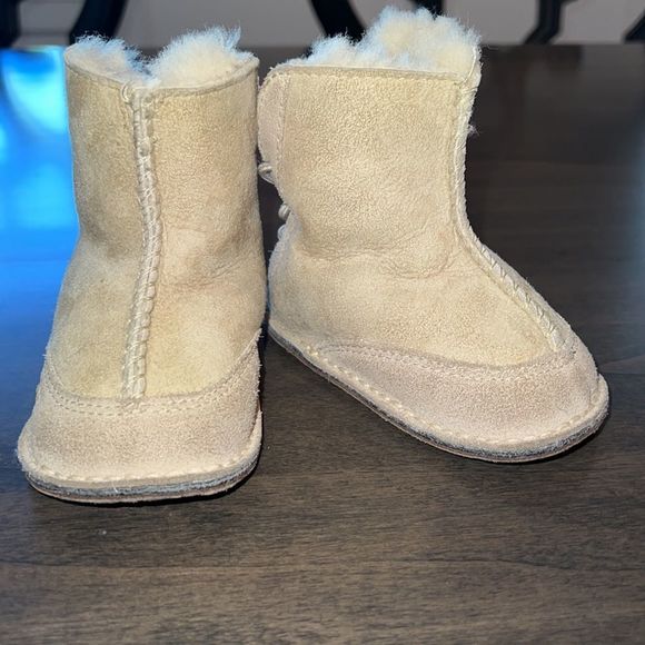 Baby Ugg Boots Like New Size Small Ugg Boots Boy Or Girl Ugg Boots - Picture 2 of 7